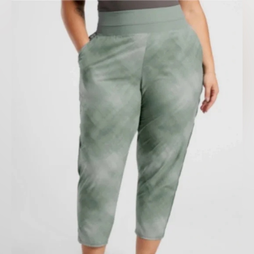 ATHLETA Nolita Slim Tapered Printed Crop Pant NWOT Sizes:   24 & 26